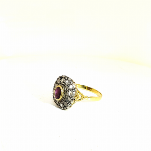  Anello in oro con rubino e diamanti presso Castignoli - Orologeria e gioielleria a Monza