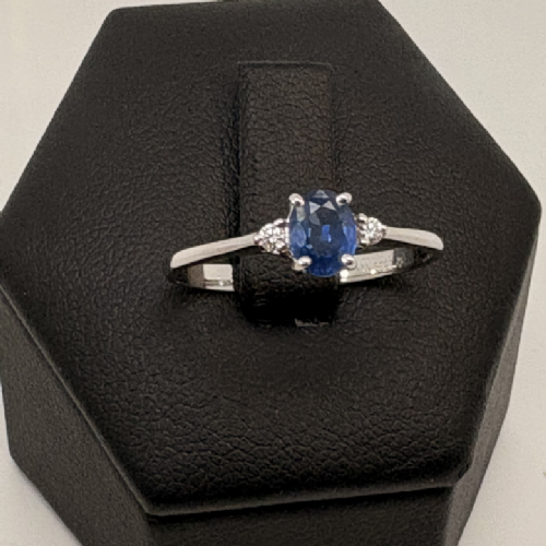 Namuri&nbsp;Anello in oro bianco con zaffiro e diamanti presso Castignoli - Orologeria e gioielleria a Monza