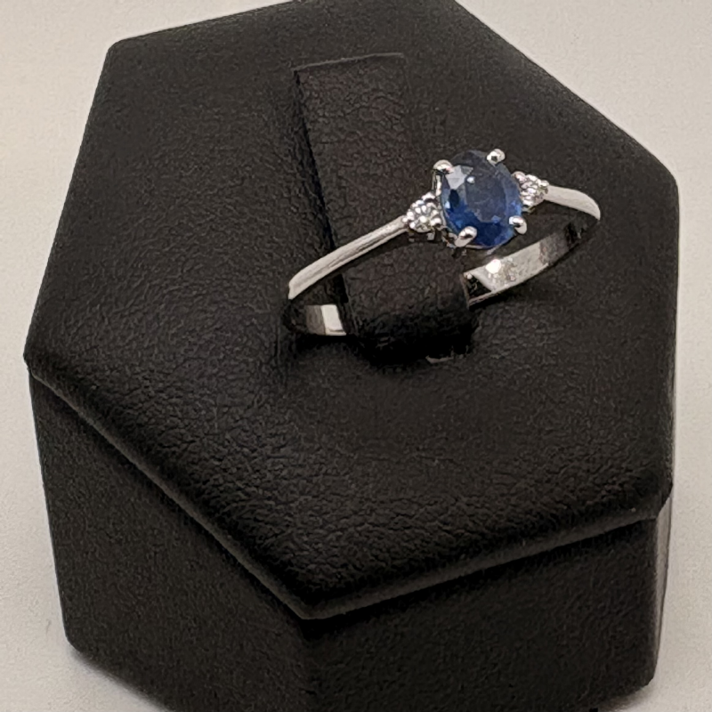 Namuri&nbsp;Anello con zaffiro blu e diamanti presso Castignoli - Orologeria e gioielleria a Monza