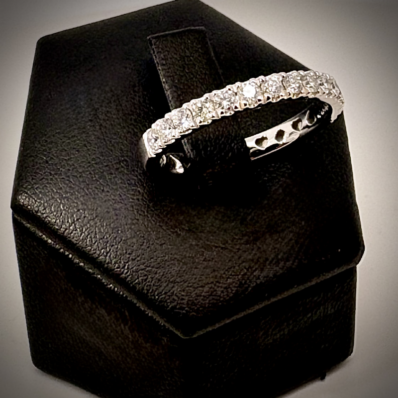 Namuri&nbsp;Anello in oro bianco con diamanti presso Castignoli - Orologeria e gioielleria a Monza