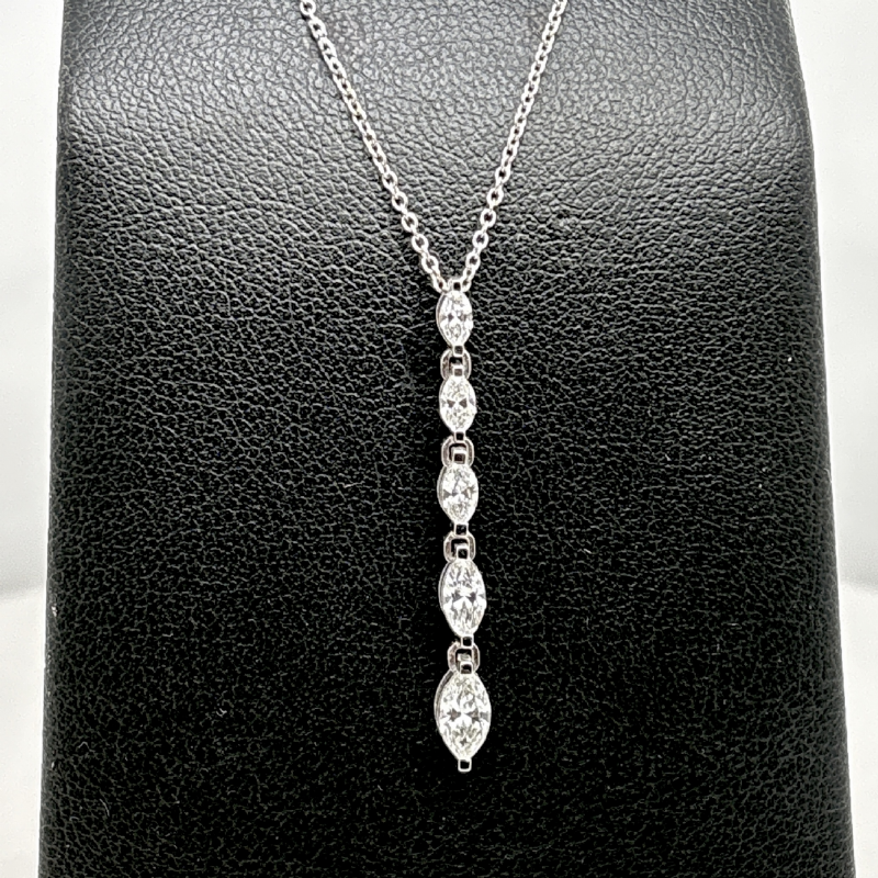 Namuri&nbsp;Collana in oro bianco con pendente a cascata di diamanti taglio marquise presso Castignoli - Orologeria e gioielleria a Monza