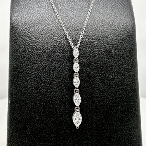 Namuri&nbsp;Collana in oro bianco con pendente a cascata di diamanti taglio marquise presso Castignoli - Orologeria e gioielleria a Monza