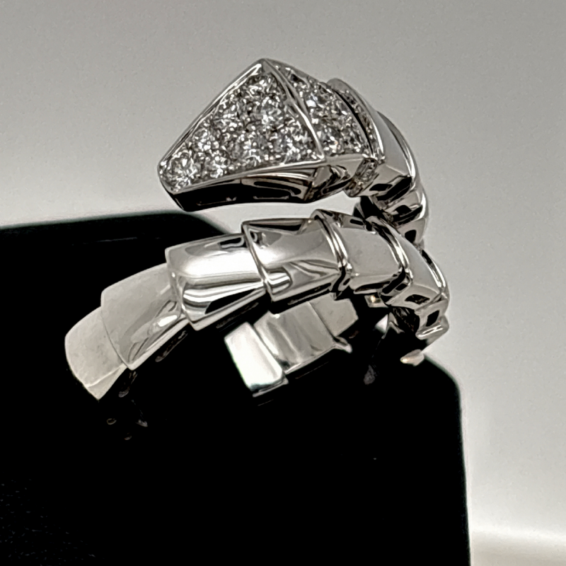 Bulgari&nbsp;Anello Bulgari Serpenti in oro bianco con diamanti presso Castignoli - Orologeria e gioielleria a Monza