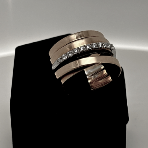 &nbsp;Anello fascia in oro rosa 18kt con diamanti presso Castignoli - Orologeria e gioielleria a Monza