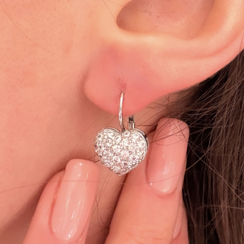 &nbsp;Orecchini a cuore in oro bianco con zirconi presso Castignoli - Orologeria e gioielleria a Monza