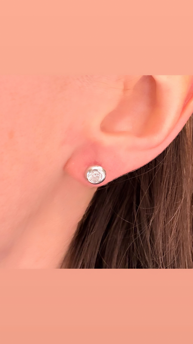 &nbsp;Orecchini punto luce in oro bianco con diamante presso Castignoli - Orologeria e gioielleria a Monza