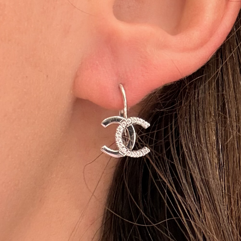 &nbsp;Orecchini pendenti in oro bianco con zirconi presso Castignoli - Orologeria e gioielleria a Monza