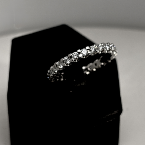 &nbsp;Anello eternelle in oro bianco con diamanti presso Castignoli - Orologeria e gioielleria a Monza