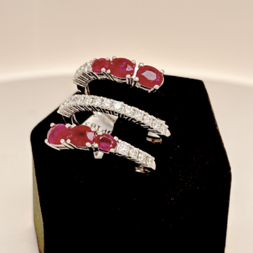 Dalla Bona&nbsp;Anello in oro bianco con rubini e diamanti presso Castignoli - Orologeria e gioielleria a Monza