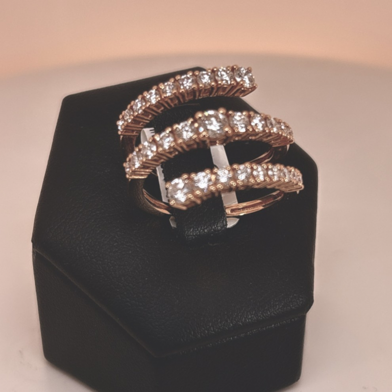 Dalla Bona&nbsp;Anello in oro rosa con diamanti-design avvolgente presso Castignoli - Orologeria e gioielleria a Monza