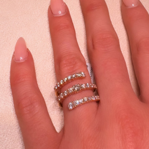 Dalla Bona&nbsp;Anello in oro rosa con diamanti-design avvolgente presso Castignoli - Orologeria e gioielleria a Monza