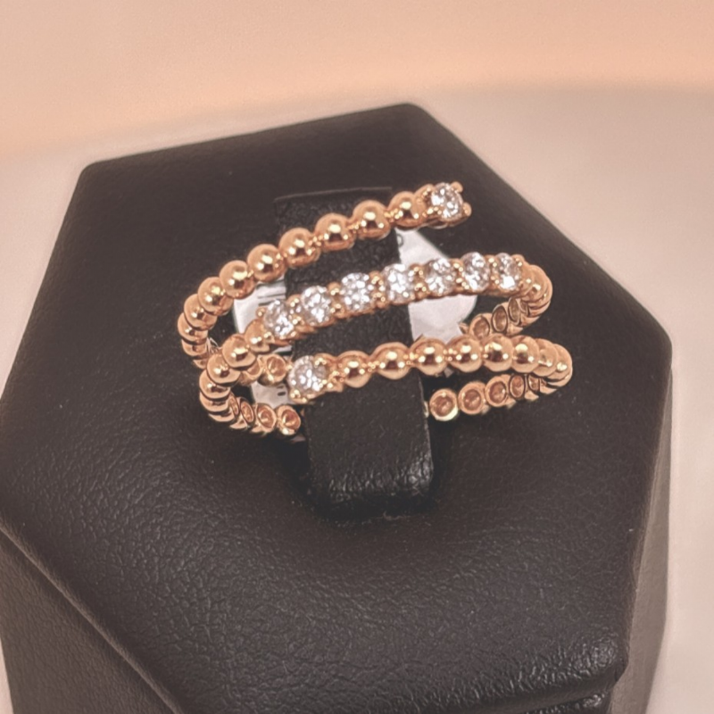Dalla Bona&nbsp;Anello in oro rosa con diamanti-design a spirale elegante presso Castignoli - Orologeria e gioielleria a Monza