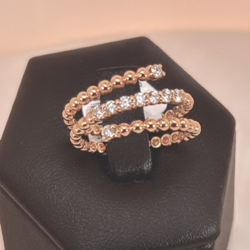 Dalla Bona&nbsp;Anello in oro rosa con diamanti-design a spirale elegante presso Castignoli - Orologeria e gioielleria a Monza