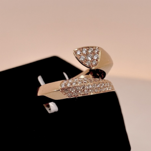 Dalla Bona&nbsp;Anello in oro rosa con diamanti- design scultoreo presso Castignoli - Orologeria e gioielleria a Monza