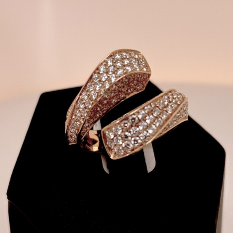 Dalla Bona&nbsp;Anello in oro rosa con diamanti- design avvolgente contemporaneo presso Castignoli - Orologeria e gioielleria a Monza