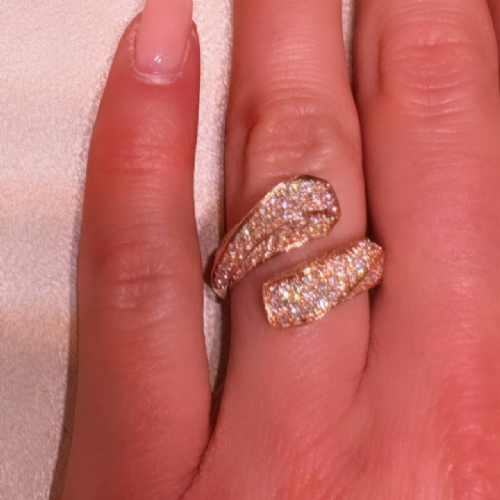 Dalla Bona&nbsp;Anello in oro rosa con diamanti- design avvolgente contemporaneo presso Castignoli - Orologeria e gioielleria a Monza