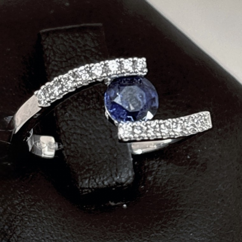 Artlinea&nbsp;Anello in oro bianco con zaffiro blu presso Castignoli - Orologeria e gioielleria a Monza