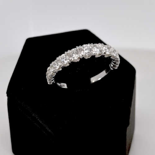 &nbsp;Anello in oro bianco con diamanti presso Castignoli - Orologeria e gioielleria a Monza