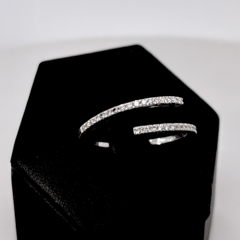 &nbsp;Anello in oro bianco 18kt con diamanti - design aperto presso Castignoli - Orologeria e gioielleria a Monza