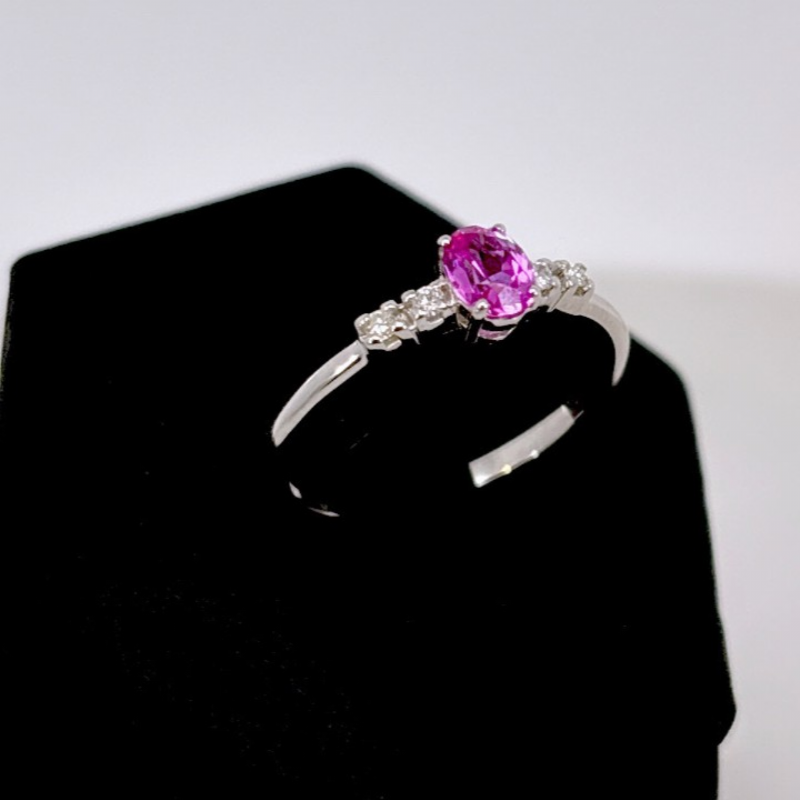 &nbsp;Anello in oro bianco 18kt con zaffiro rosa e diamanti presso Castignoli - Orologeria e gioielleria a Monza