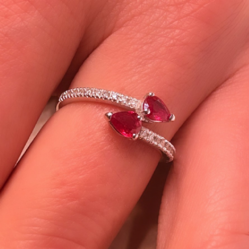 &nbsp;Anello in oro bianco con rubini e diamanti presso Castignoli - Orologeria e gioielleria a Monza