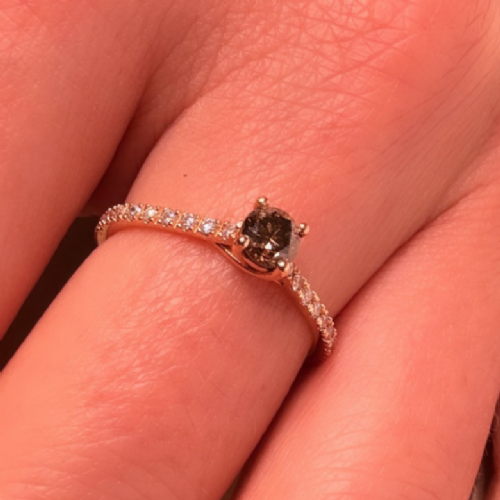 &nbsp;Anello solitario con diamante brown e pavé presso Castignoli - Orologeria e gioielleria a Monza