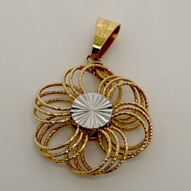 &nbsp;Ciondolo in oro giallo dal design floreale presso Castignoli - Orologeria e gioielleria a Monza