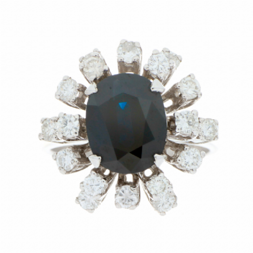  Anello in oro bianco con zaffiro ovale e diamanti presso Castignoli - Orologeria e gioielleria a Monza